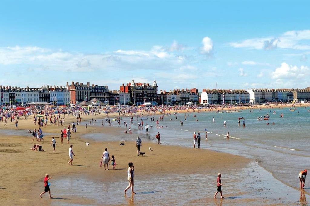 Beautiful 2 Bed Apartment Just Steps To The Beach ウェーマス エクステリア 写真