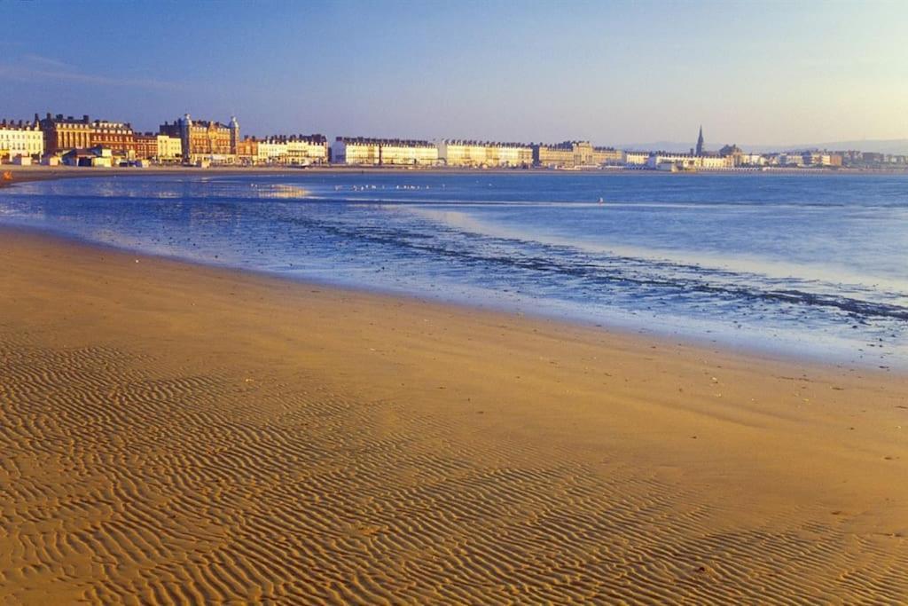 Beautiful 2 Bed Apartment Just Steps To The Beach ウェーマス エクステリア 写真