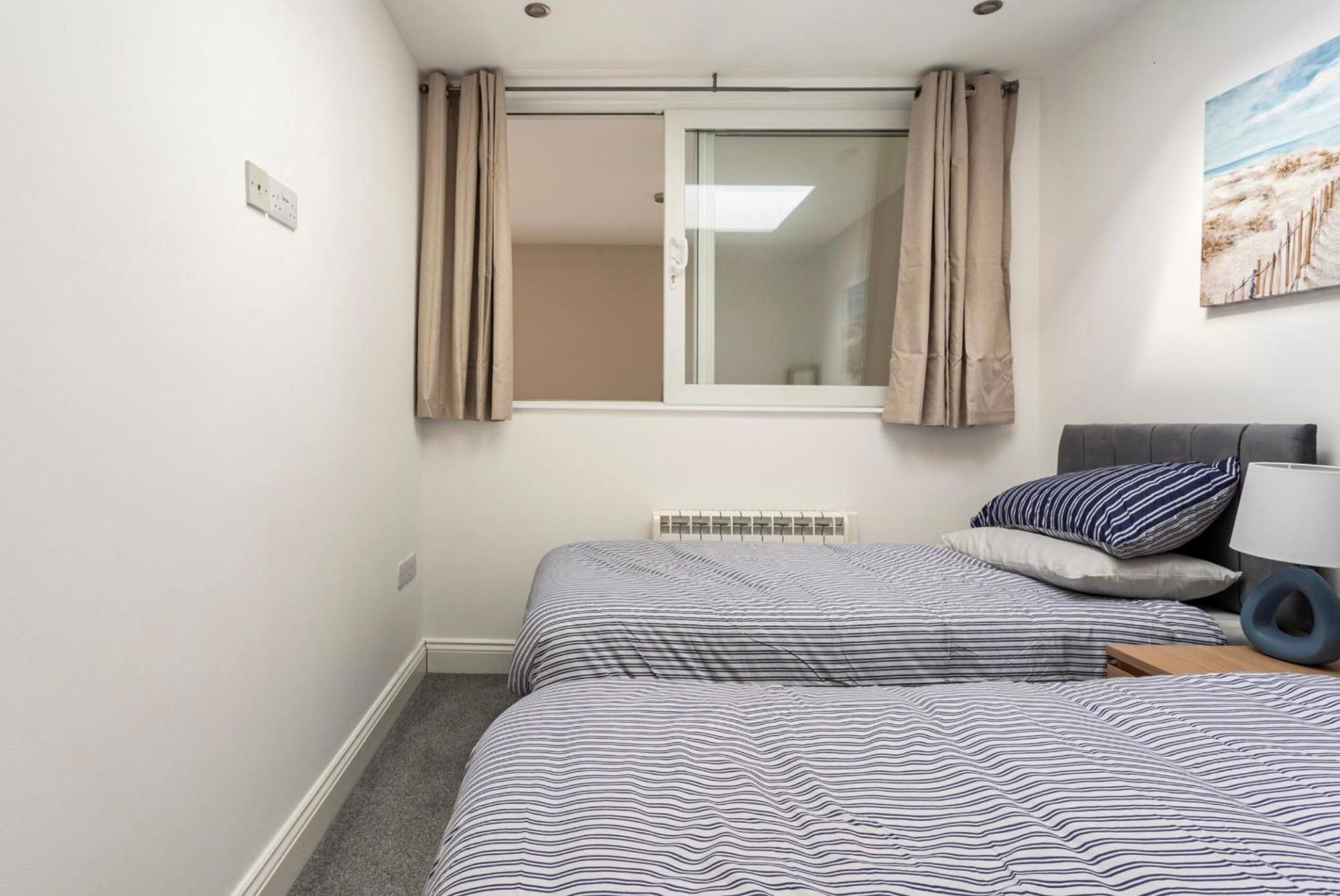 Beautiful 2 Bed Apartment Just Steps To The Beach ウェーマス エクステリア 写真