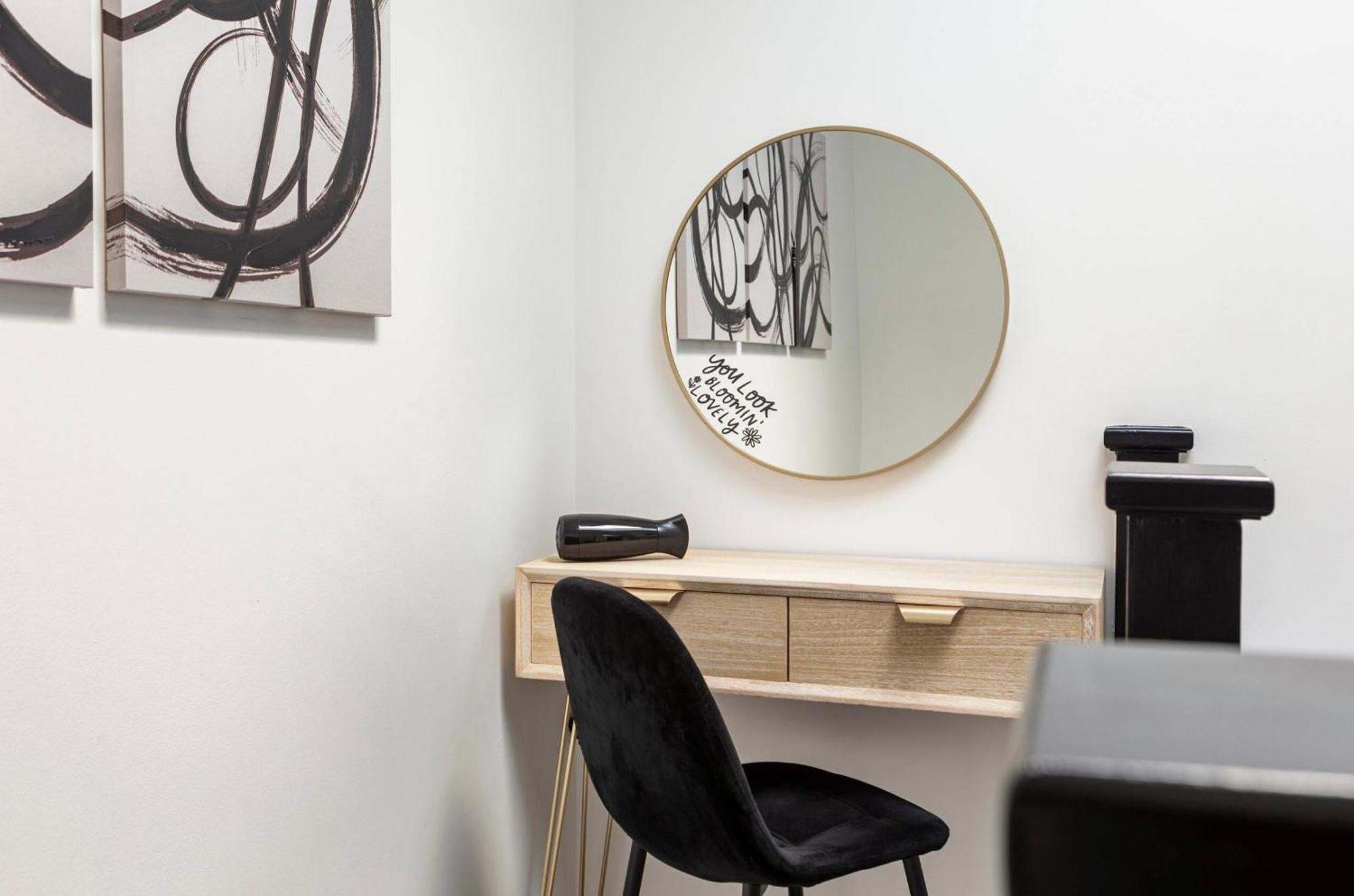Beautiful 2 Bed Apartment Just Steps To The Beach ウェーマス エクステリア 写真