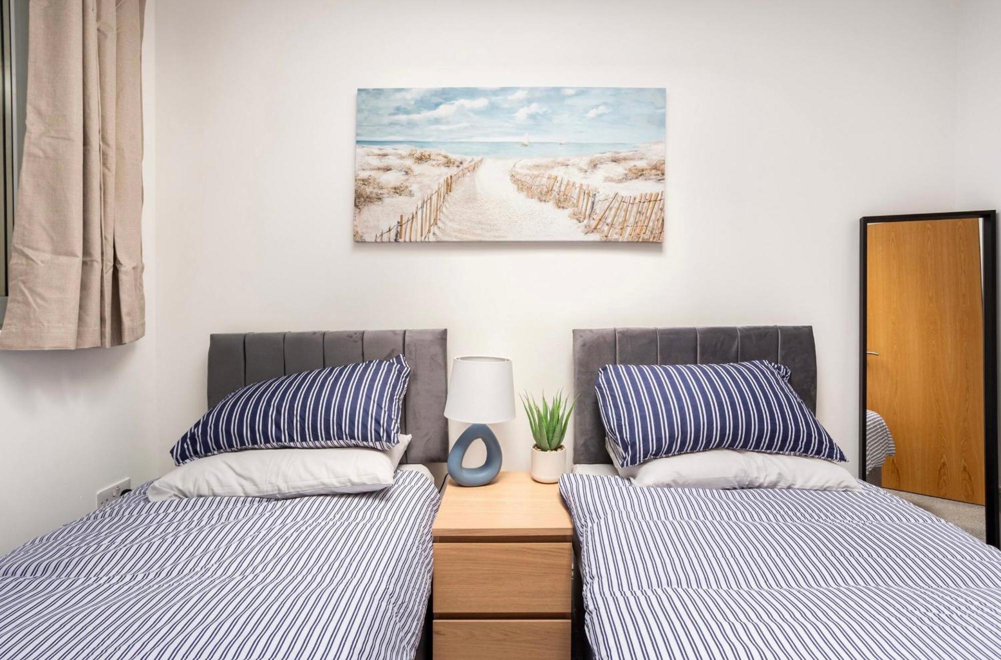 Beautiful 2 Bed Apartment Just Steps To The Beach ウェーマス エクステリア 写真