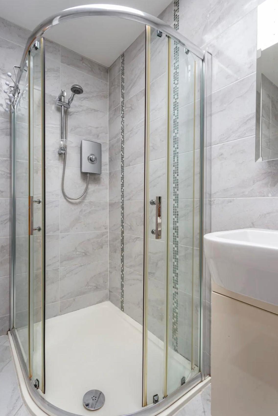 Beautiful 2 Bed Apartment Just Steps To The Beach ウェーマス エクステリア 写真